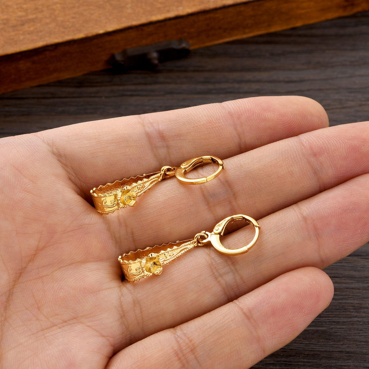 Dubai Golden Color Luxurious F - Women Fashion Png 评论和价格