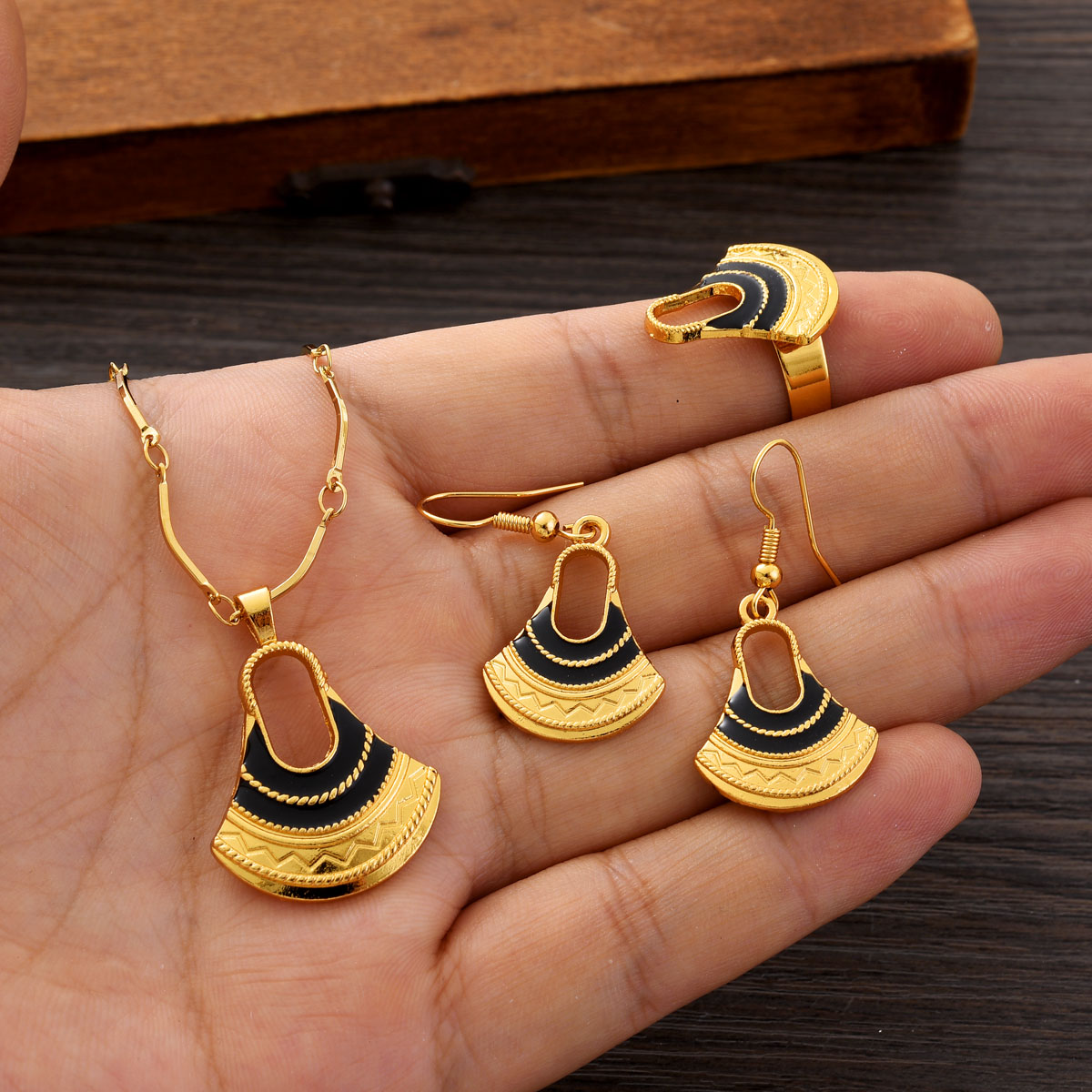Fashion PNG Gold Color Jewelry - Women Fashion Png 评论和价格