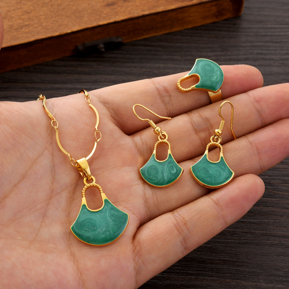 Fashion PNG Gold Color Jewelry - Women Fashion Png 评论和价格