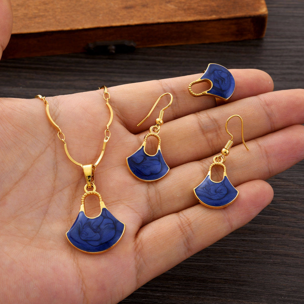 Fashion PNG Gold Color Jewelry - Women Fashion Png 评论和价格